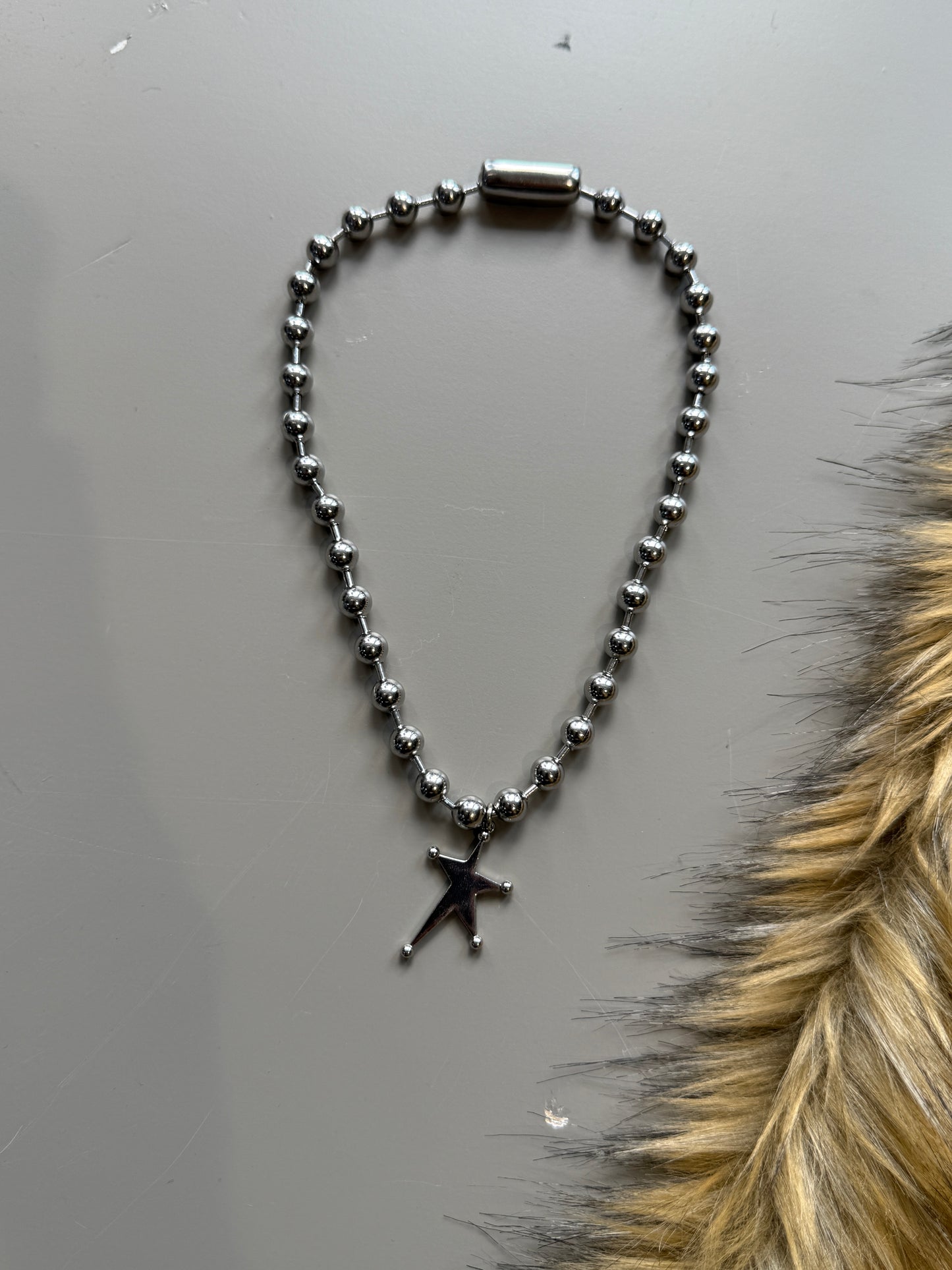 CHOKER ESFERAS DIJE ESTRELLA PLATEADA