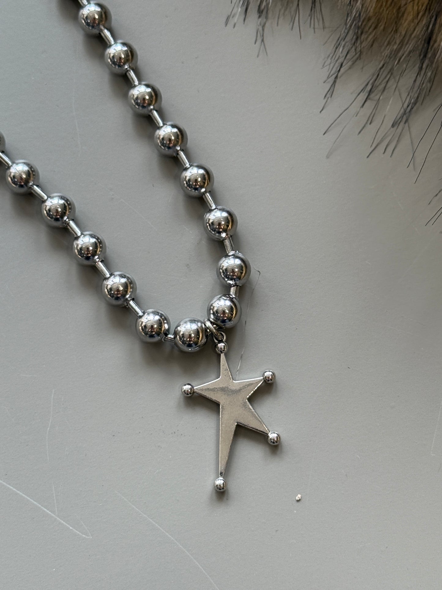 CHOKER ESFERAS DIJE ESTRELLA PLATEADA