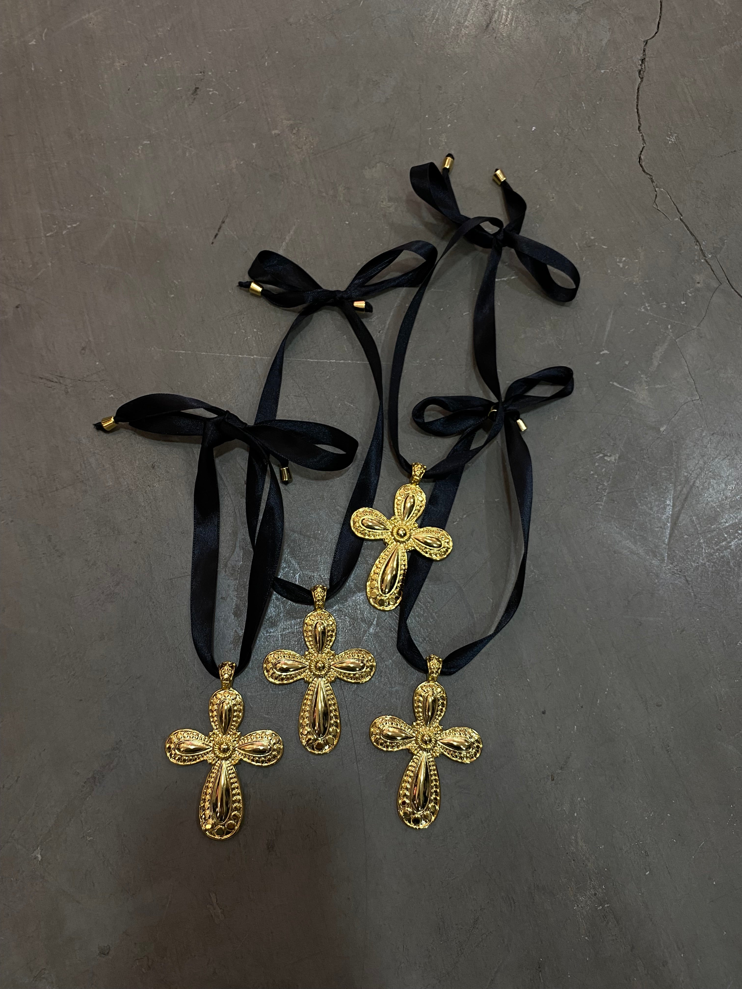 CHOKER MAXIMALISTA CRUZ DORADO