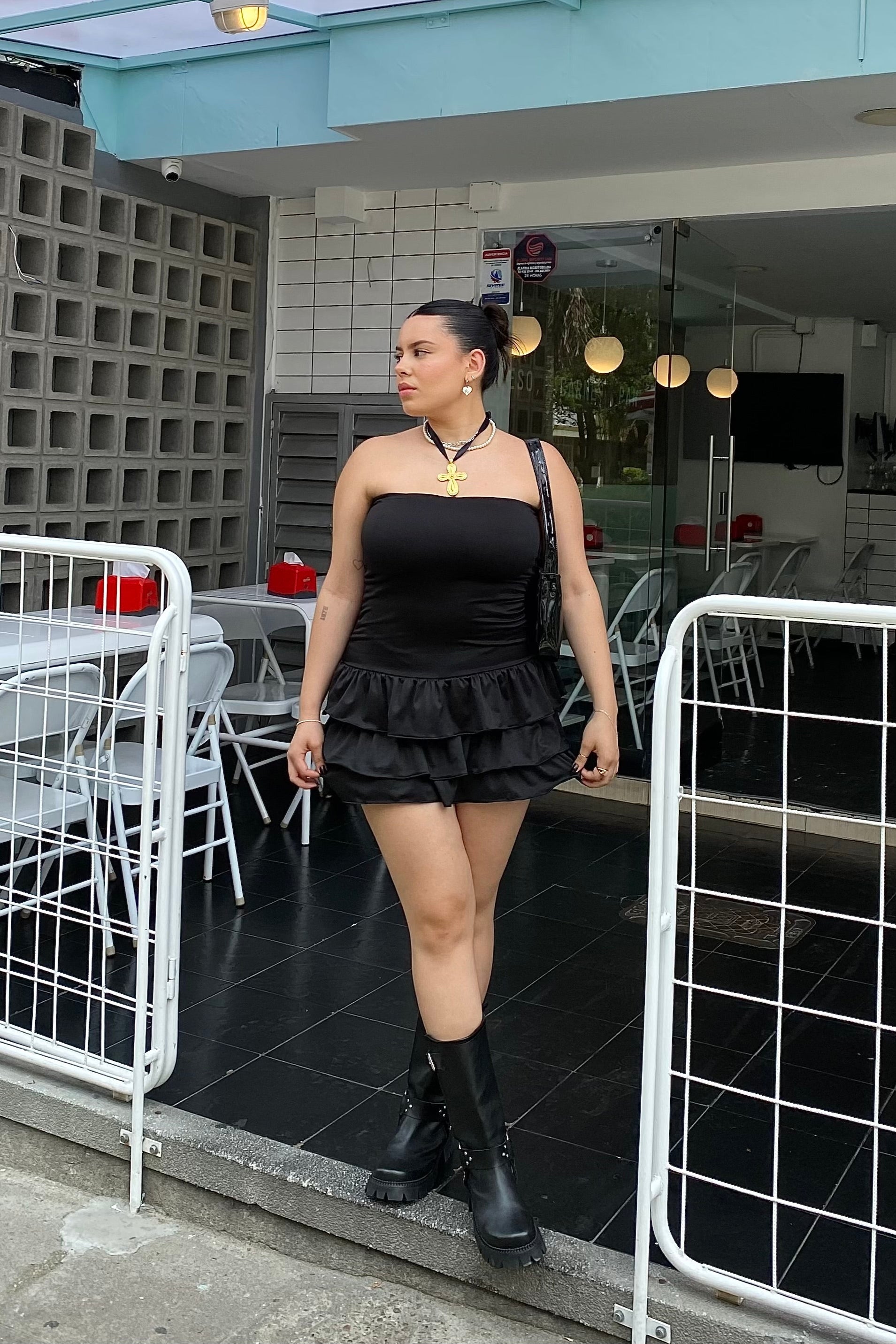 VESTIDO MINI GOLAS NEGRO