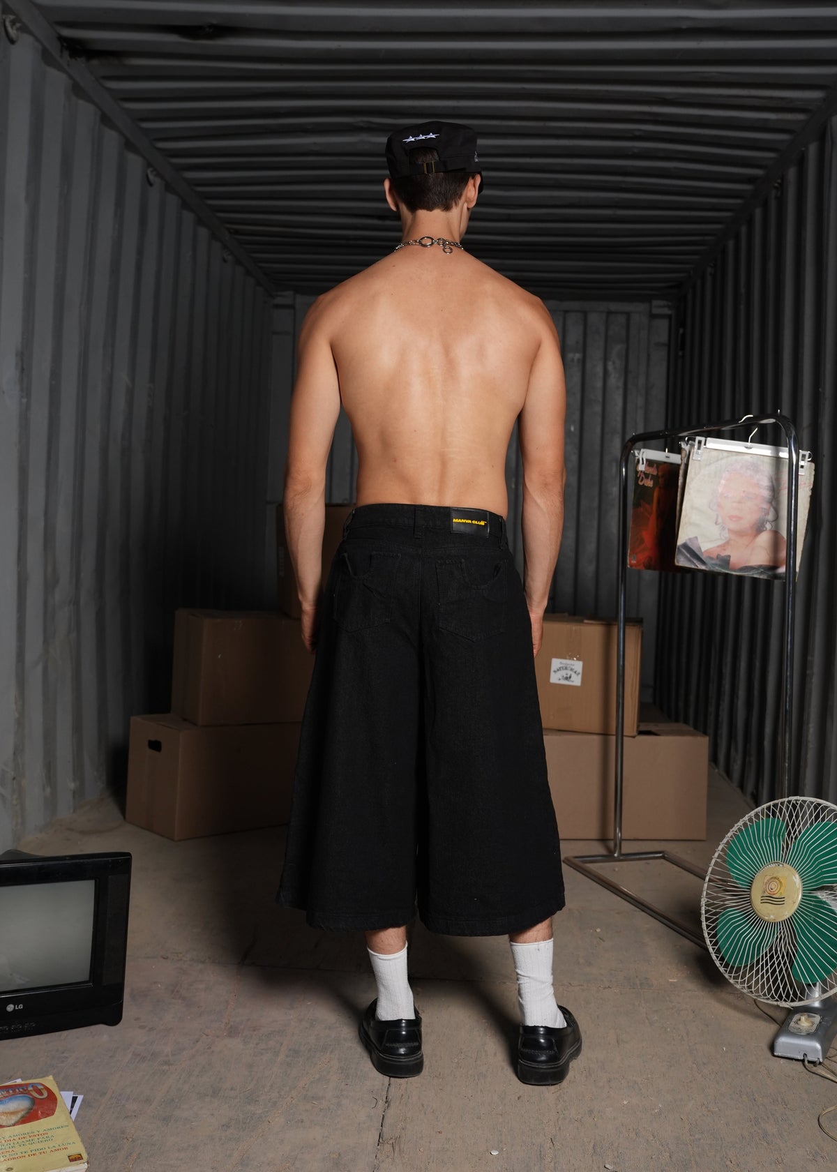 TAILORED JORTS NEGRO.