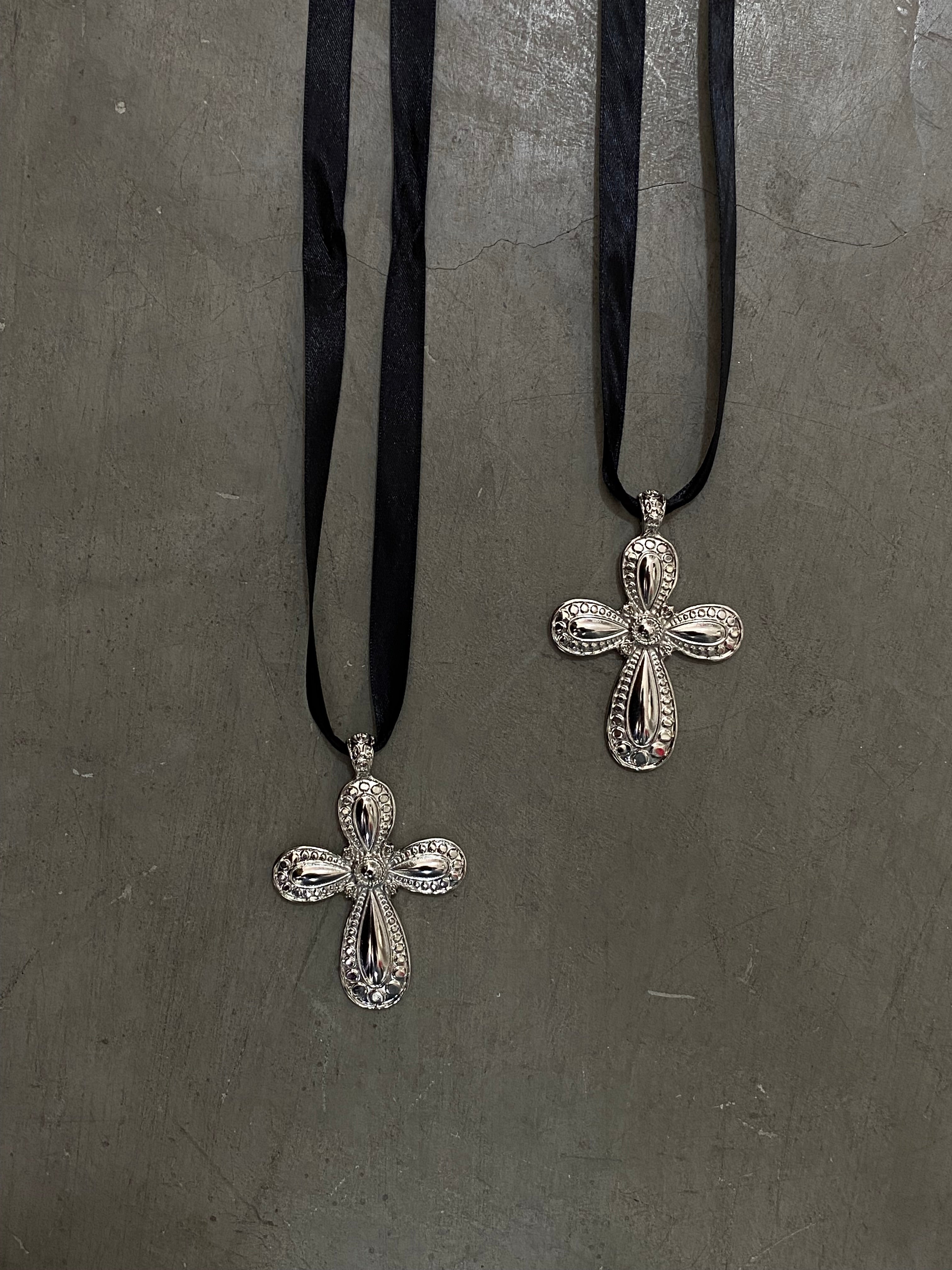 CHOKER MAXIMALISTA CRUZ PLATEADA