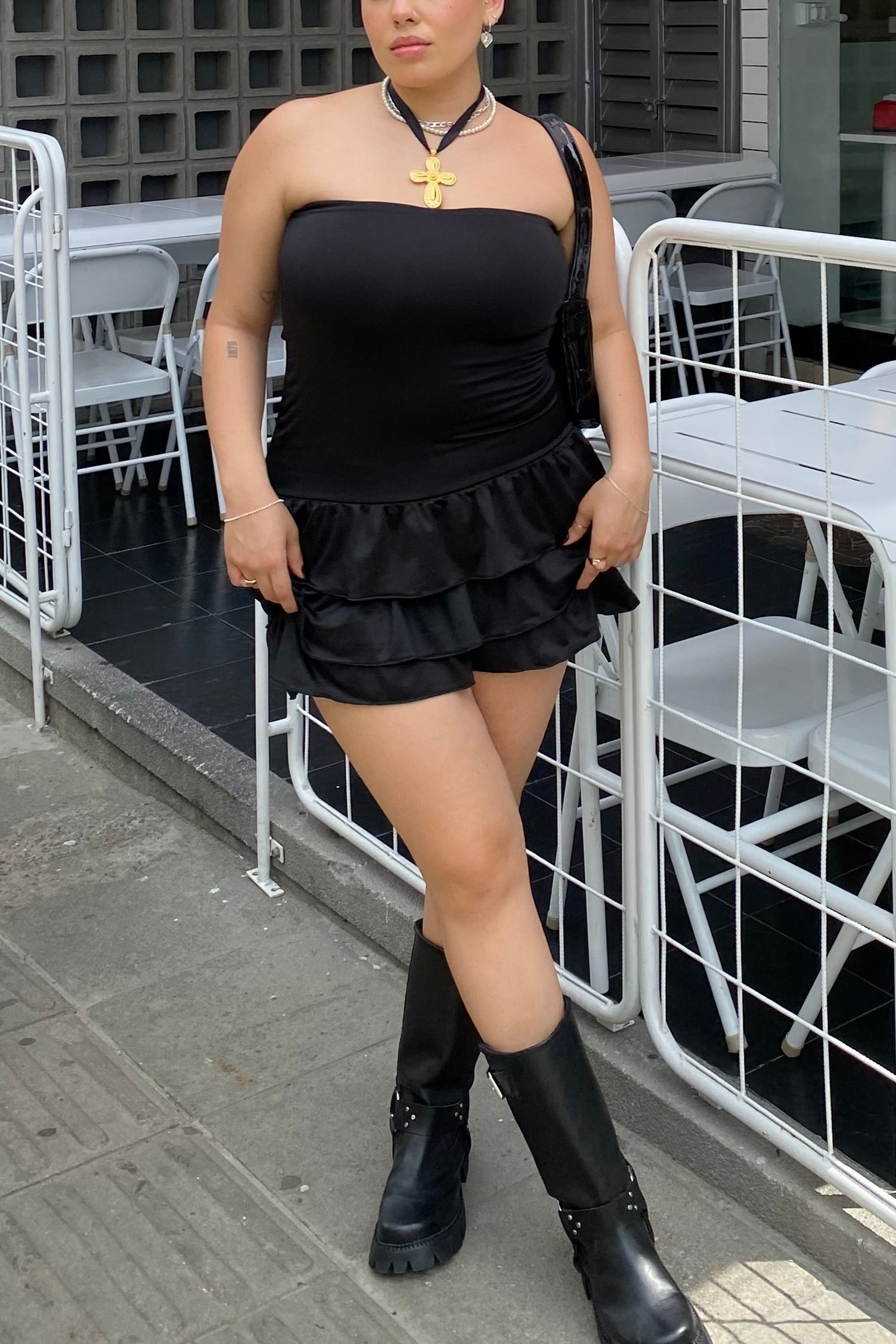 VESTIDO MINI GOLAS NEGRO