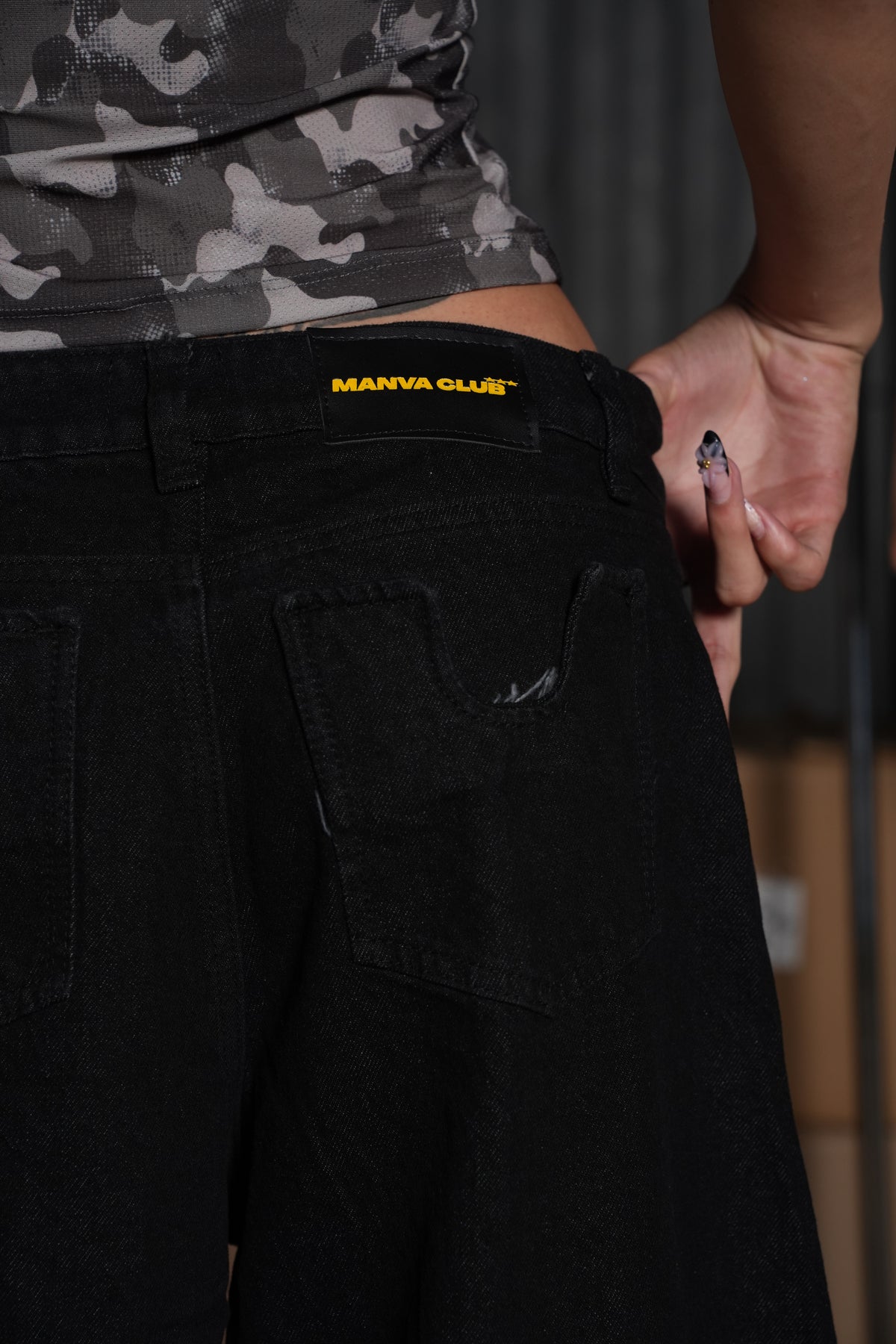 TAILORED JORTS NEGRO