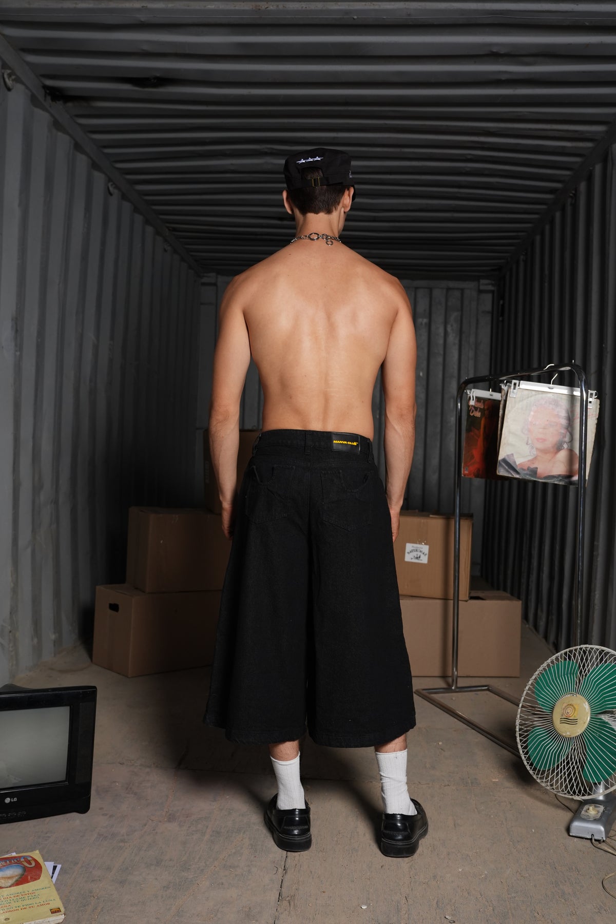 TAILORED JORTS NEGRO.