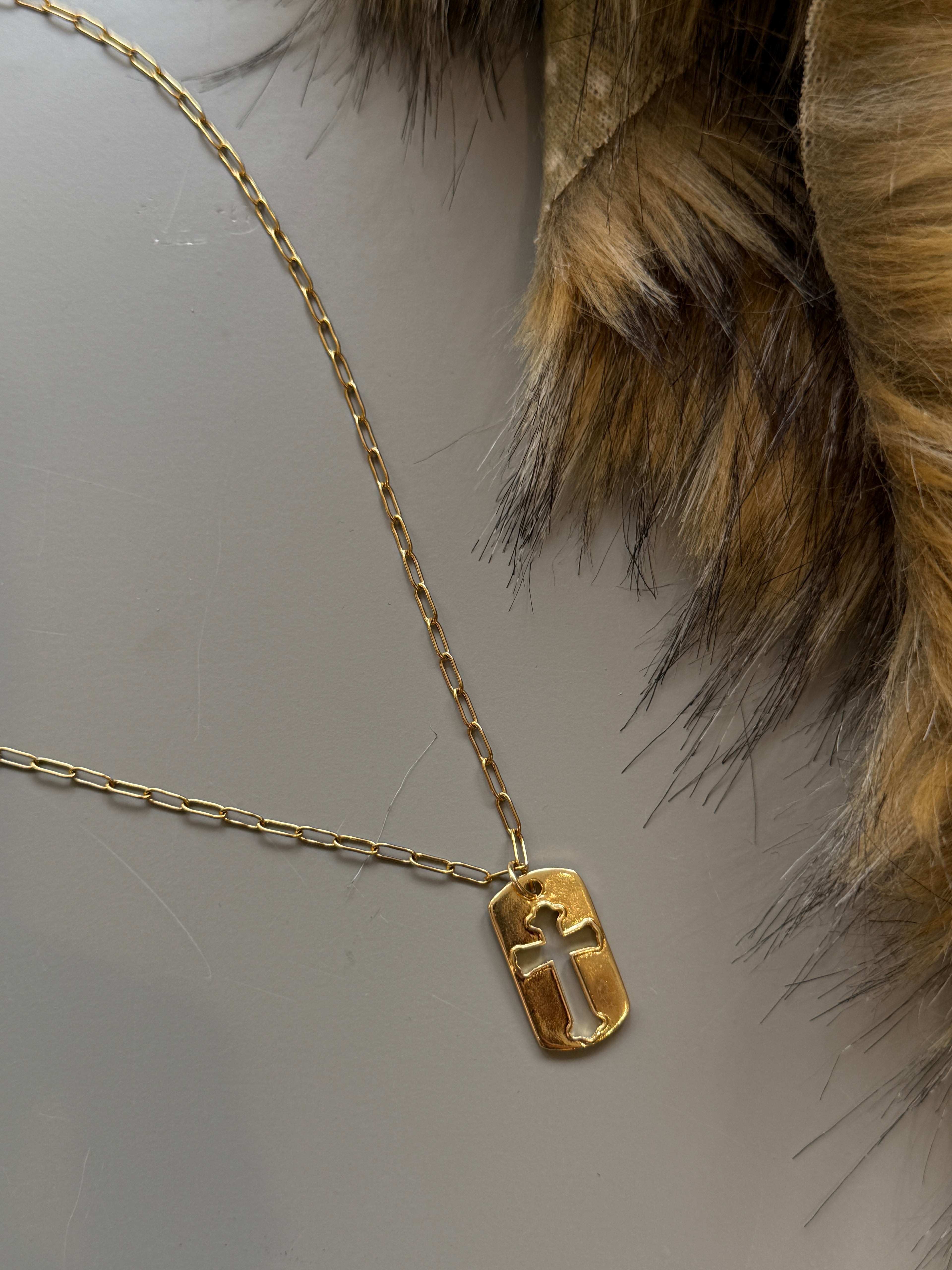 CADENA CRUZ DORADA TROQUELADA