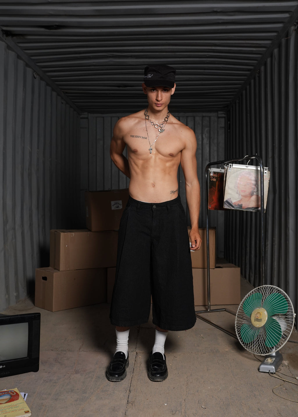 TAILORED JORTS NEGRO.