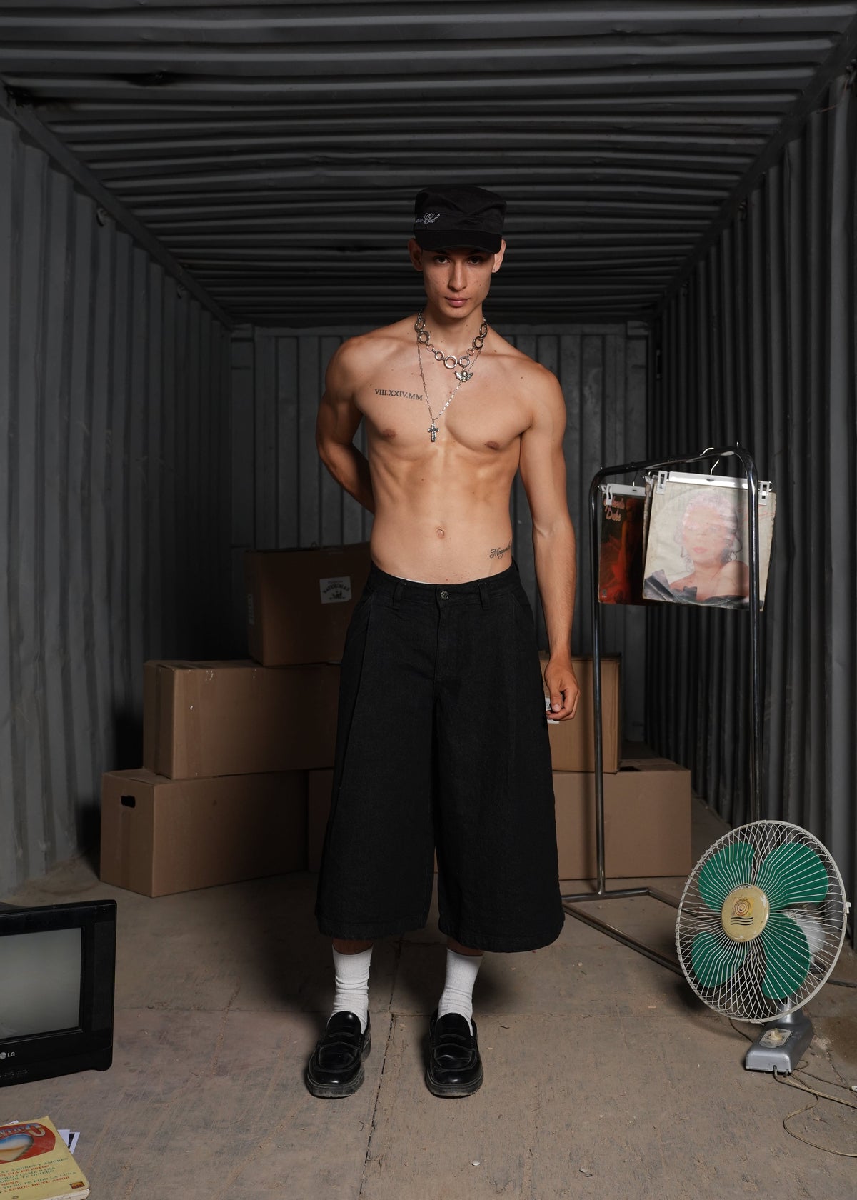 TAILORED JORTS NEGRO.