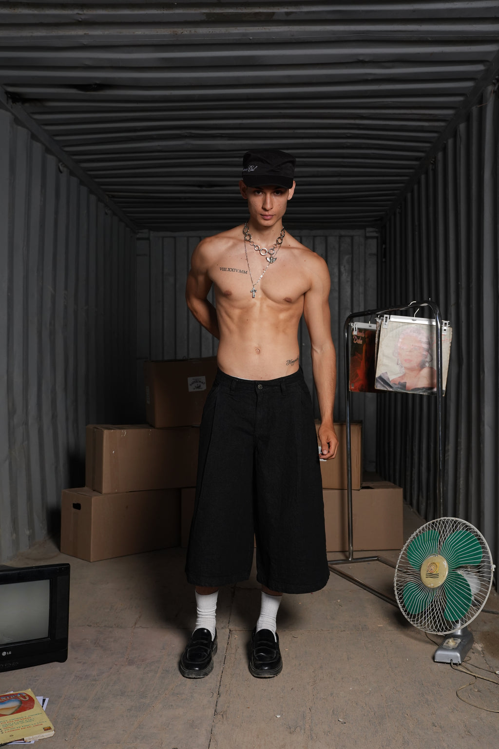 TAILORED JORTS NEGRO.