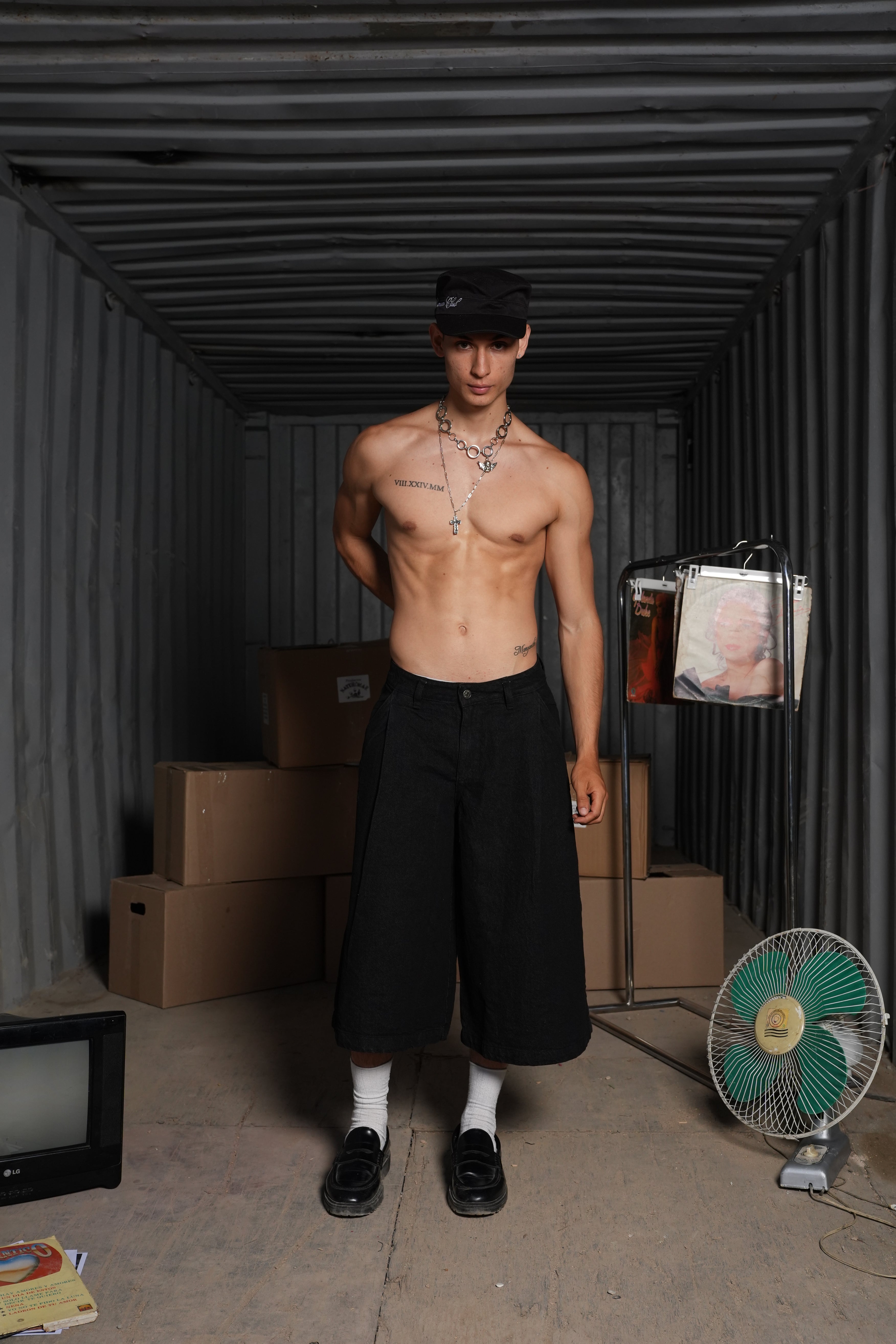 TAILORED JORTS NEGRO.