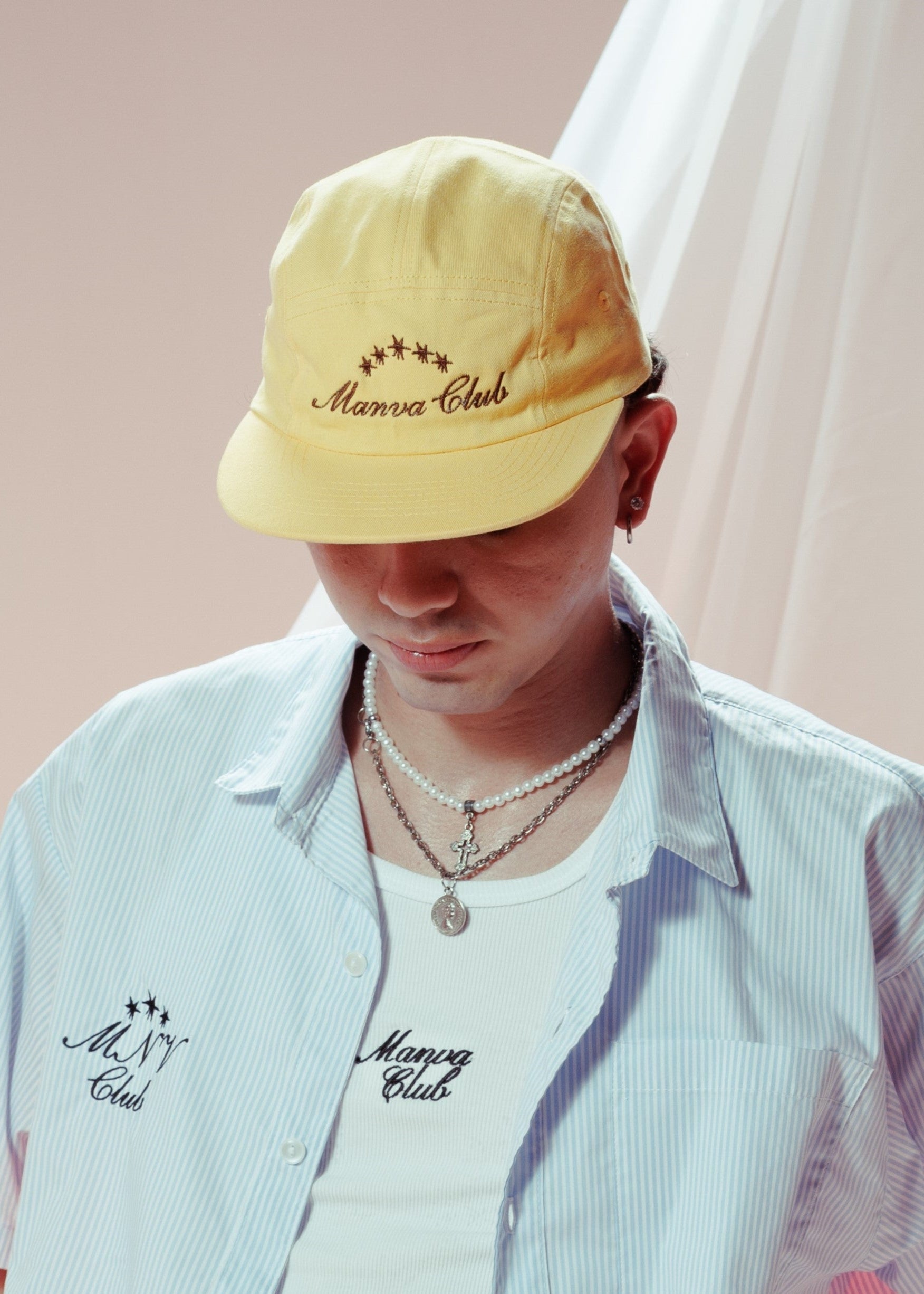 GORRA TIPO PLANA MOSTAZA