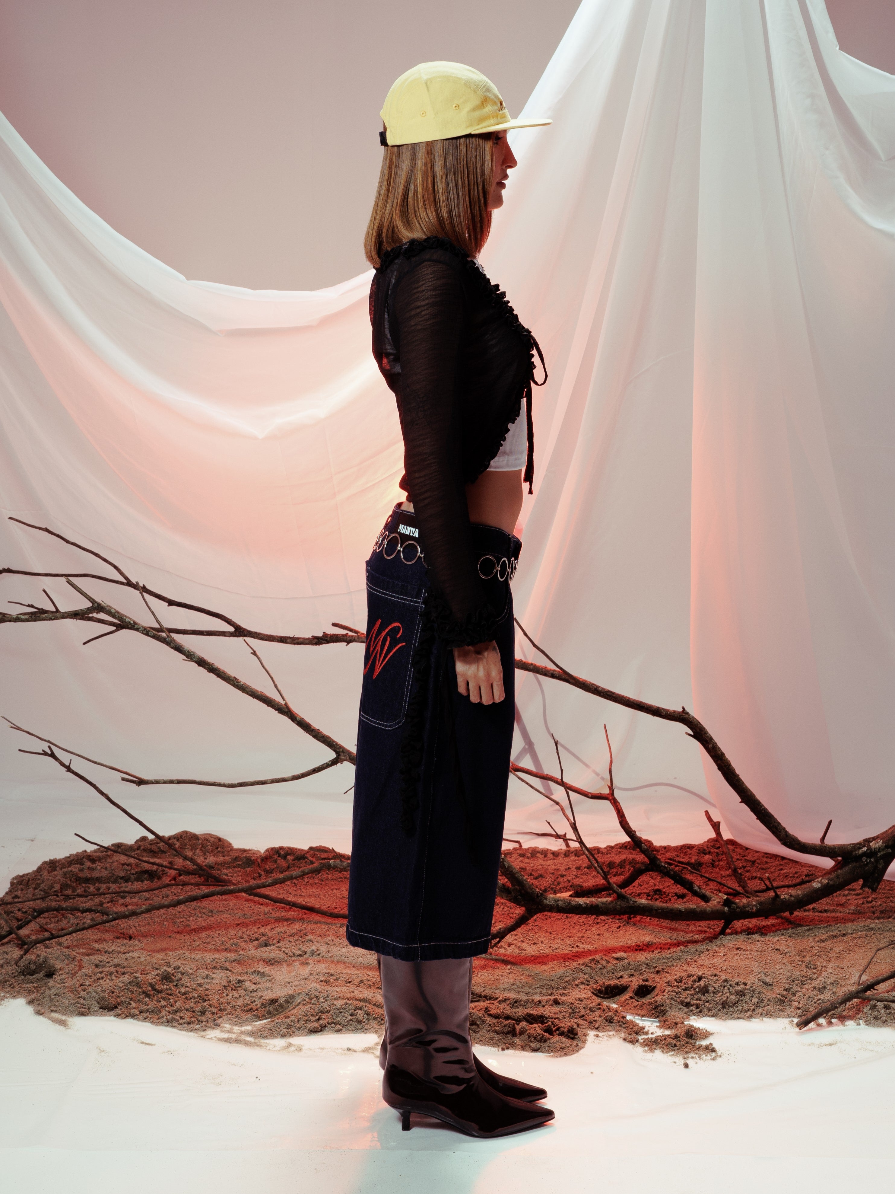 ZENDRA RUFFLE TOP NEGRO